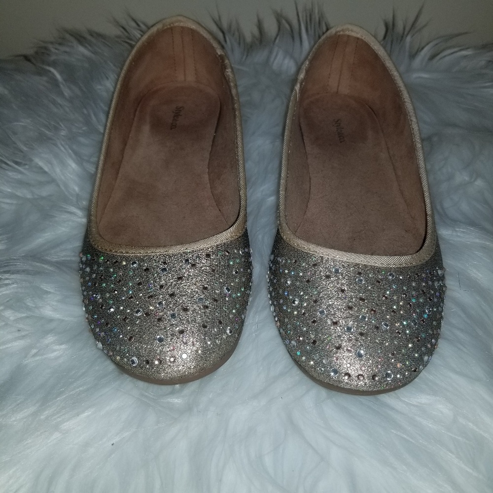Flats rhinestone shoes, great for work